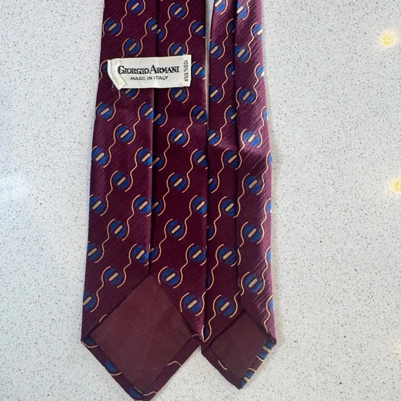 Giorgio Armani 100% Silk Tie Made in Italy Burgundy Geometric Print